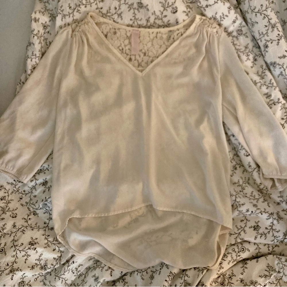 White loose fit blouse